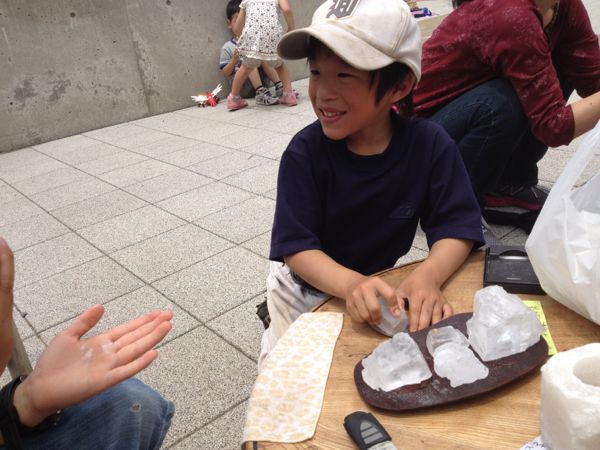 子供のむずがりに効果的な岩塩の力：自然な鎮静法